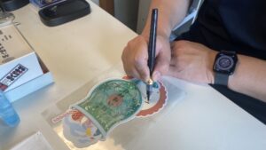 鏑八幡神社の切り絵御朱印　日付入れの様子